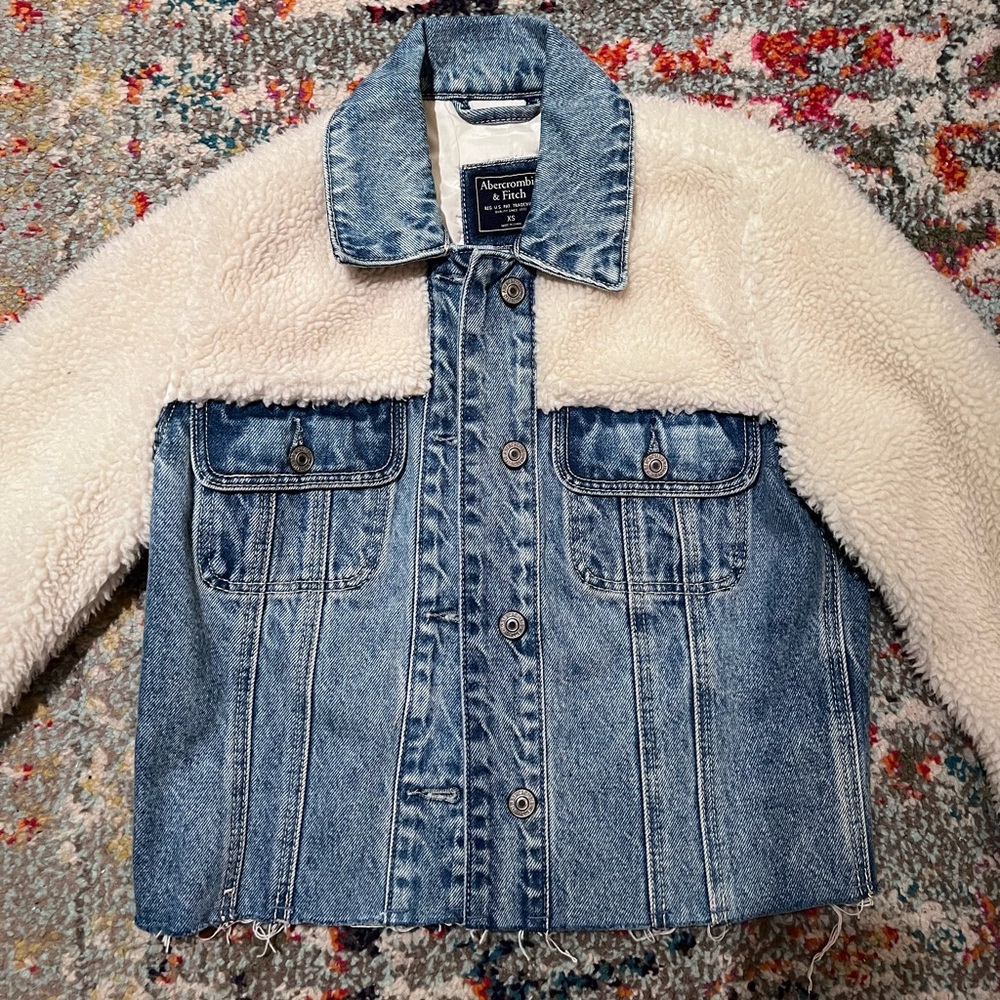 Abercrombie and Fitch Jean jacket with Sherpa sleeves!